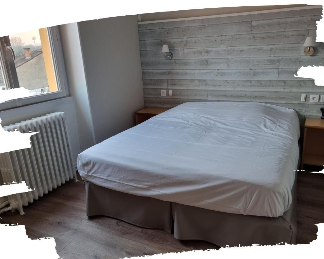 Cerizay Hotel Du Cheval Blanc מראה חיצוני תמונה