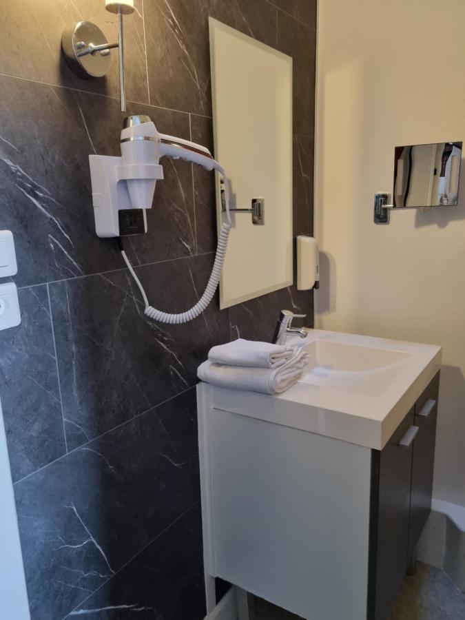 Cerizay Hotel Du Cheval Blanc מראה חיצוני תמונה